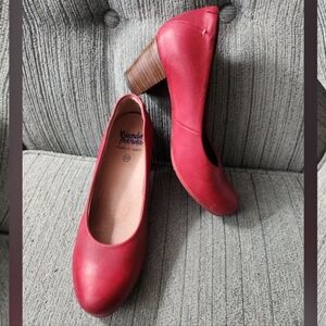 Wanda Panda Red Pumps.